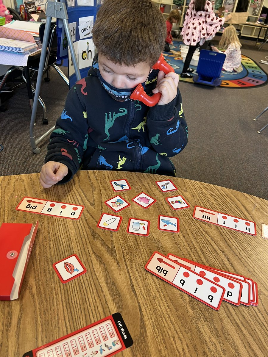 CassyReames's tweet photo. Working hard on CVC words! @wmirvinelem https://t.co/shML5Uz7db