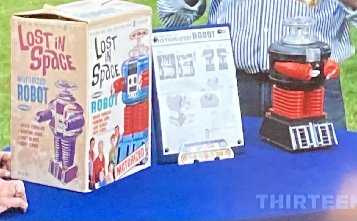 JAStokesNJ's tweet photo. #atticfind 

#DangerWillRobinson

1960s SciFi

This is so awesome! #antiquesroadshow https://t.co/qg8kvFFnEK