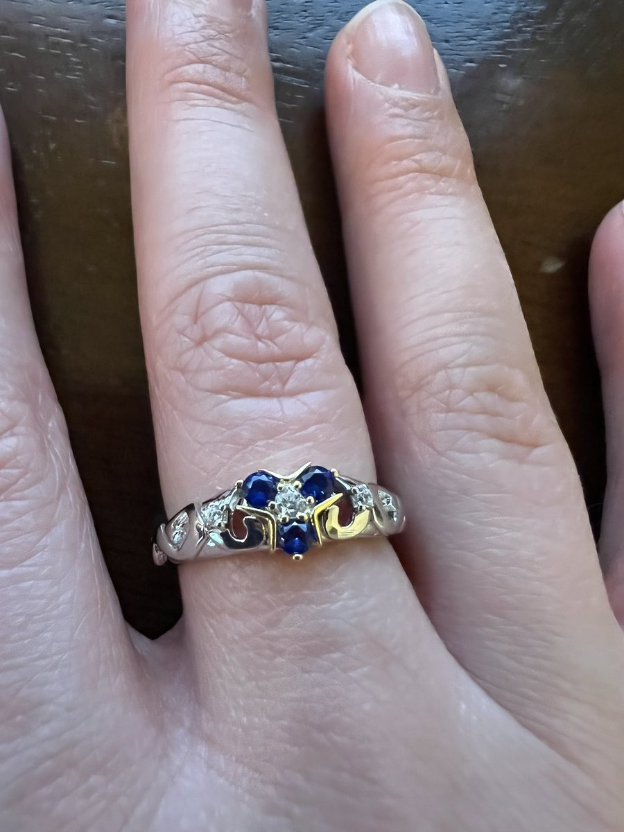 AbeliReviews's tweet photo. When you and your spouse are both gamers, you get game related gifts! #zorasapphire #legendofzelda #kirby #nintendo #gamers #wegametogether #valentinesday #player1 #player2 https://t.co/Xxa3TAbv8f