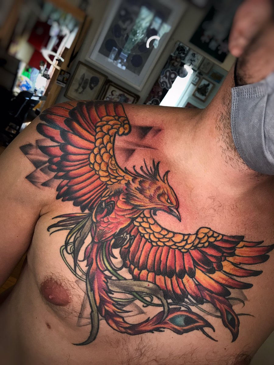 leomoscovich's tweet photo. #phoenixtattoo #tattoo #tattoosession https://t.co/NErEYZxyh1