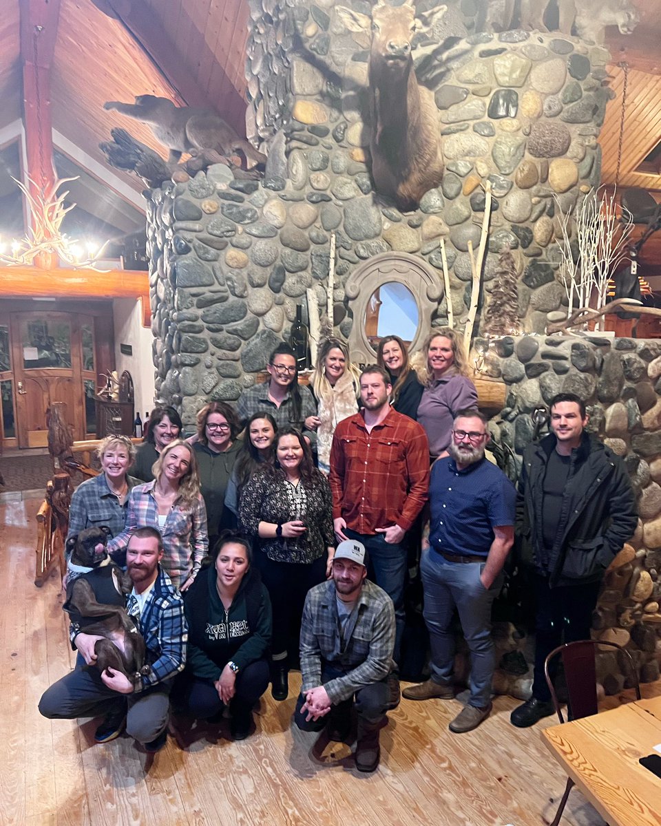 IcicleRidge's tweet photo. Happy Valentine’s Day wine friends!🌹❤️
Missing a few of our favorites—The IRW Family is sending you lots of love from the Log Home! Cheers! 🥰🍷
#IcicleRidgeWinery #IRWFamily #HappyValentinesDay #FebruaryLove #RedWineNight #TheCrew #BestStaff #WineFriends https://t.co/4aaZd0UA7w
