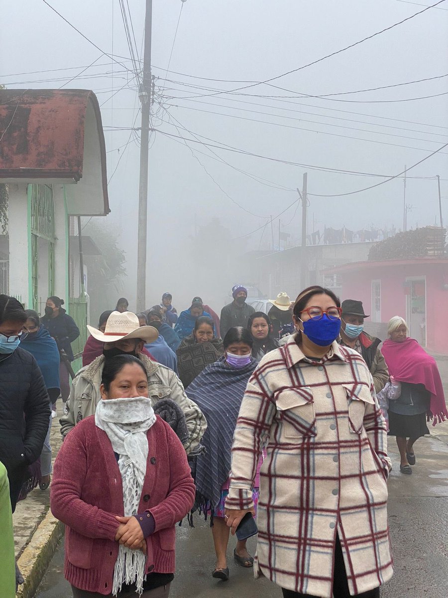 GenovevaHuerta's tweet photo. Inicio la semana con reuniones muy productivas, convencida que la única forma de obtener resultados es trabajando, por eso a darle 😉🥰 #Chichiquila https://t.co/dqiGMBVyAQ