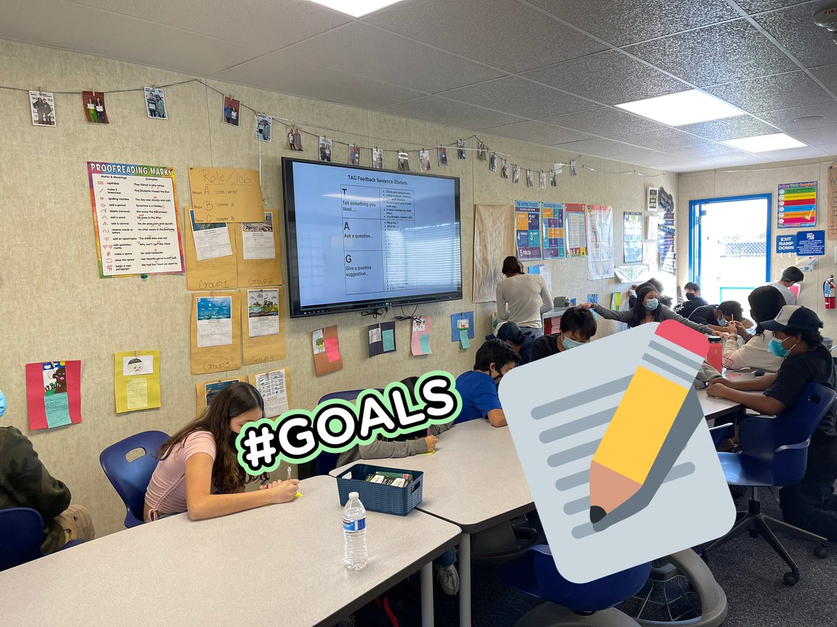 riscogirl's tweet photo. The EL kiddos did an amazing job with their Gallery Walk. 

Sts began assignment with a squiggly line, turned that into a drawing &amp; wrote stories about their drawings. 

Today they had to read their classmates stories &amp; add comments. #PROUD

@TUSDthrives @HewesTUSD @TUSDschools https://t.co/PhwBIWrzM6