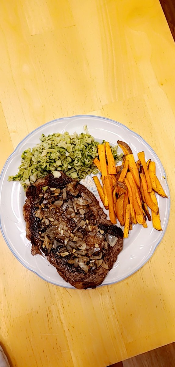 TheEmptyPinata's tweet photo. Except I'll never regret eating two dinners. https://t.co/mg4oekbsbg