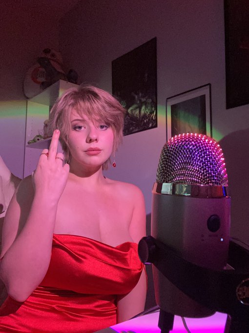 Live in 5 on OnlyFans! ☀️🌈💕 https://t.co/9kUmLwGvH3