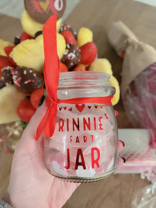 If she doesn&rsquo;t give you her fart jar that she could have sold for 50k/a week for Valentine, is she really<a href="/tag/happyvalentinesday"class="tags"><span>#happyvalentinesday</span></a>