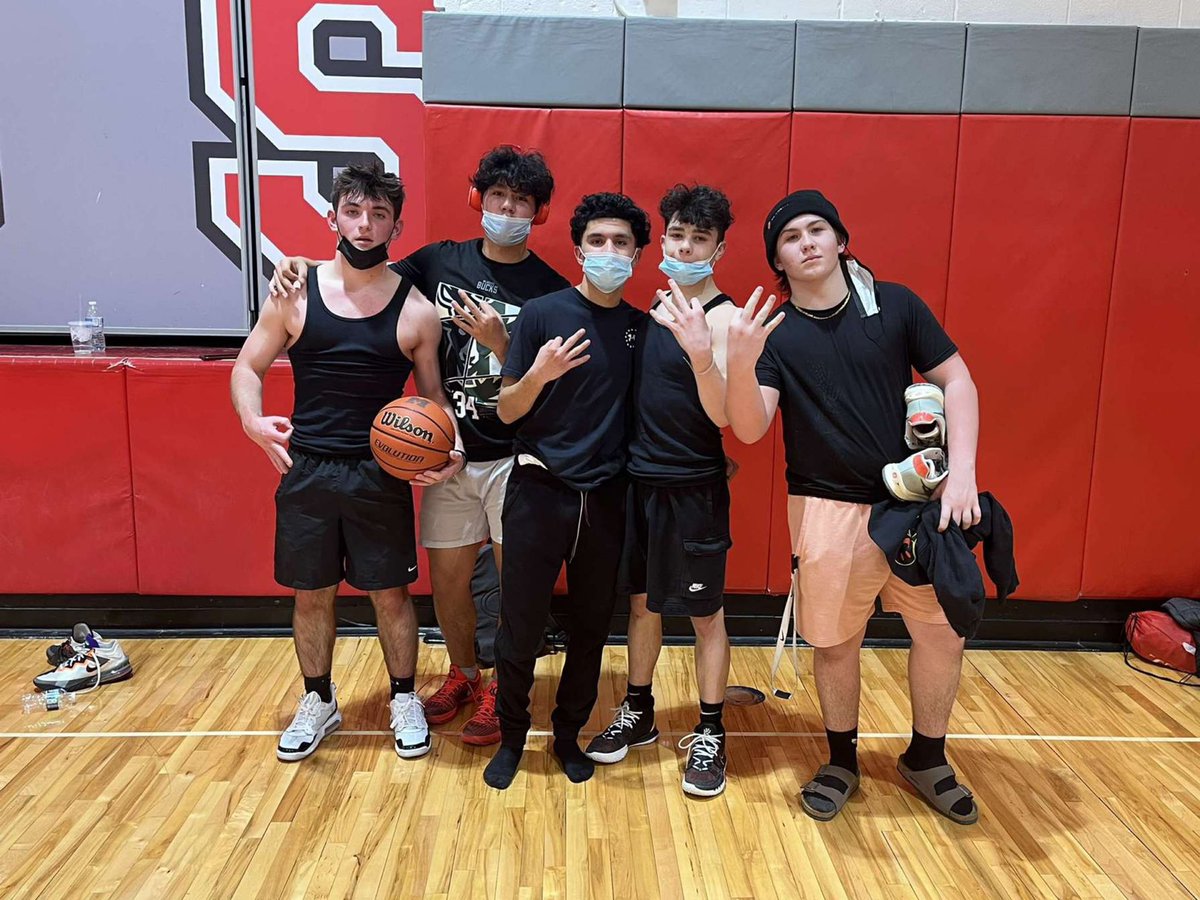 Hoopists1's tweet photo. 51-49 win against team iso 
Jayden Gomez 20pts 6reb 
Jack Czapla 20pts 10reb
Luke Nocera 5reb 2stl (held Wyatt to 0)
Griffin Gallagher 100%ft 8pts 17reb 
Alex Torres 6ptd 20reb 
Big stat sheet https://t.co/24NGatR3Il