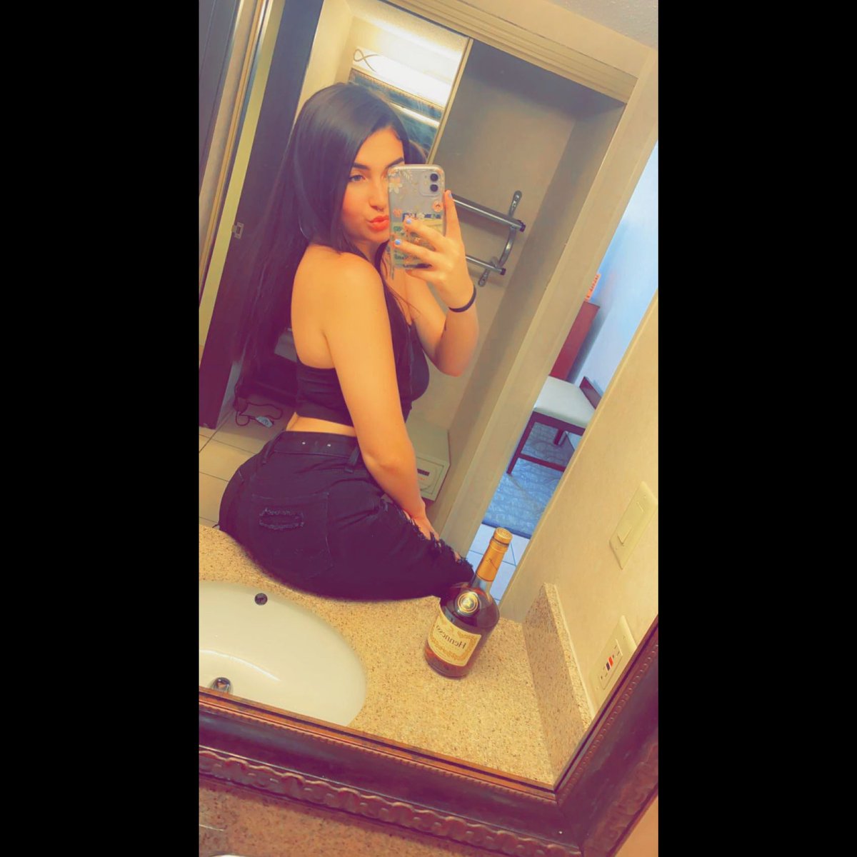 Princessssboo's tweet photo. Two words:
Send NOW!! 

Cashapp $Princess030800  
• Findom paypig domme sub loser • https://t.co/b7QVVQZxVw