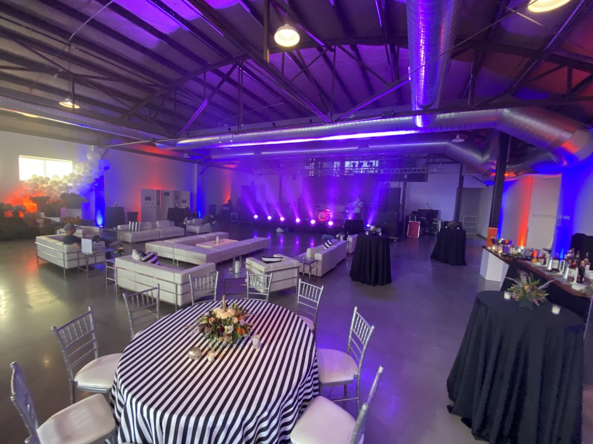 curatedsm's tweet photo. Valentine's Engagement?!  If you're looking to get married this year we have very limited Fall '22 openings! https://t.co/TGnfubWt9z