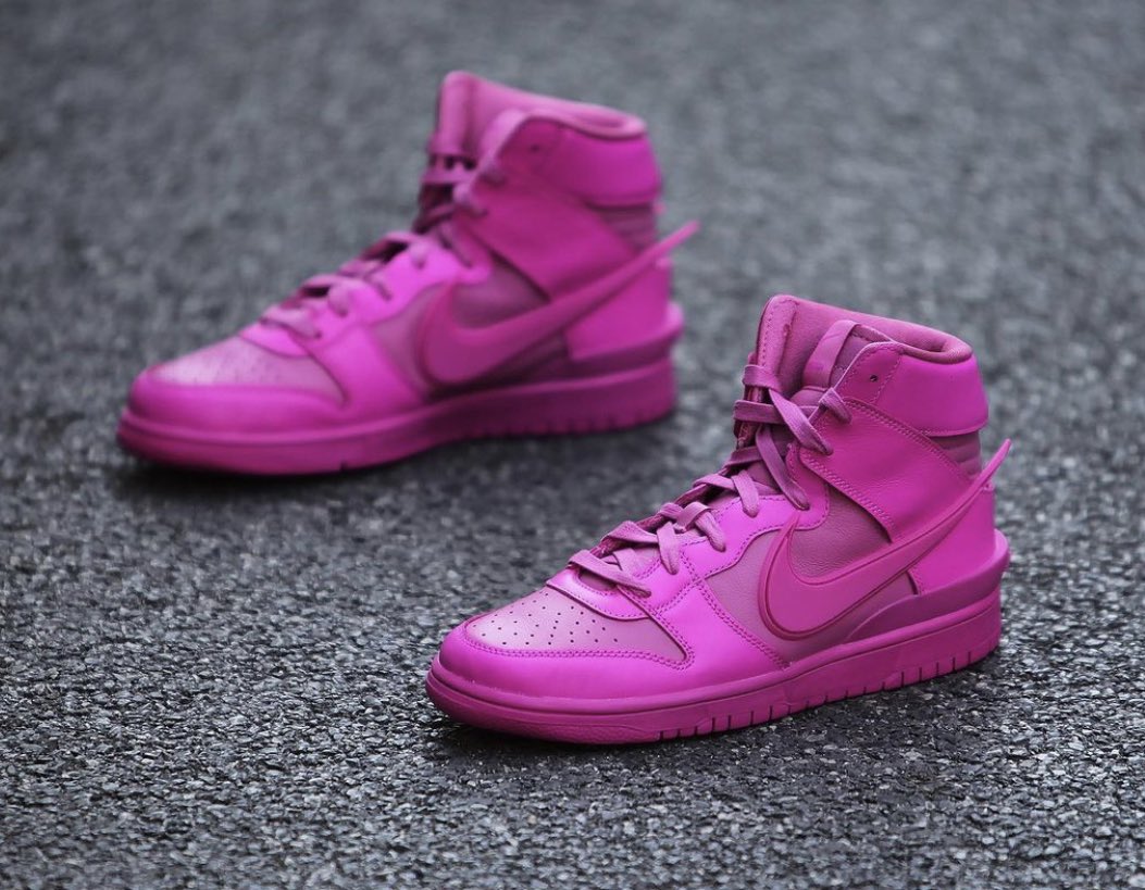 JasonHeitzman's tweet photo. New @TMobile drip as the kids say #nikeambush #BeMagenta 😎 https://t.co/kSJWhuAqID