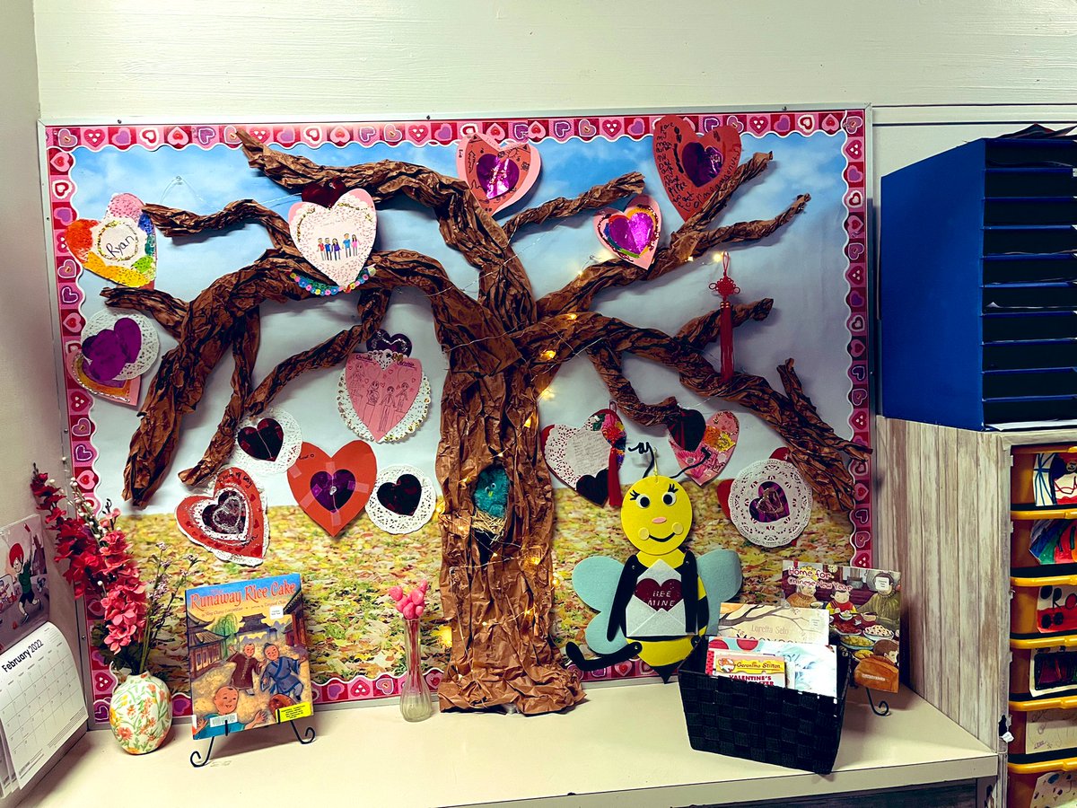 MsSpicerteaches's tweet photo. We had a wonderful Valentine’s Day playing kindness themed games, making scrapbooks out of our cards, and having our class party 💖. Valentine’s Day is such a great time to learn about puns and word play. https://t.co/5eHToaJXoS