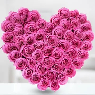 Arrives with a colossal rose tinted heart decoration for @RegalScalli due to the current celebratory occasion.