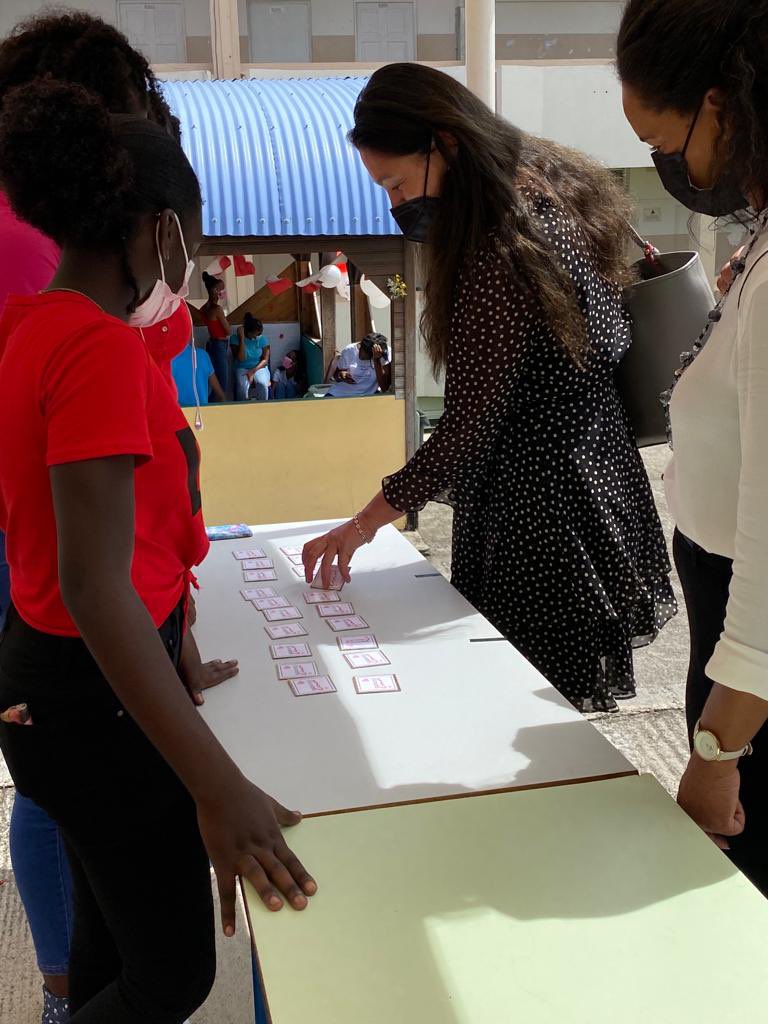 Matinée de visite de Mme BENAC, IGEN_Eco gestion dans le cadre de la revalorisation de la filière STMG et des familles de métiers du commerce et de la vente. 📌Elle a pu échanger avec des élèves acteurs de leur formation durant l’événement Pernock sé lanmou. 💯💪🏽#lpojpernock