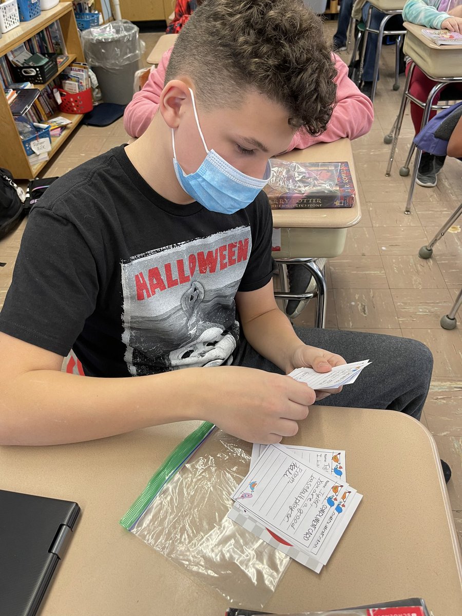 ejrussell2's tweet photo. Kindness week compliment cards in 5th grade! #EJRShiningStars https://t.co/KBBvBseLby