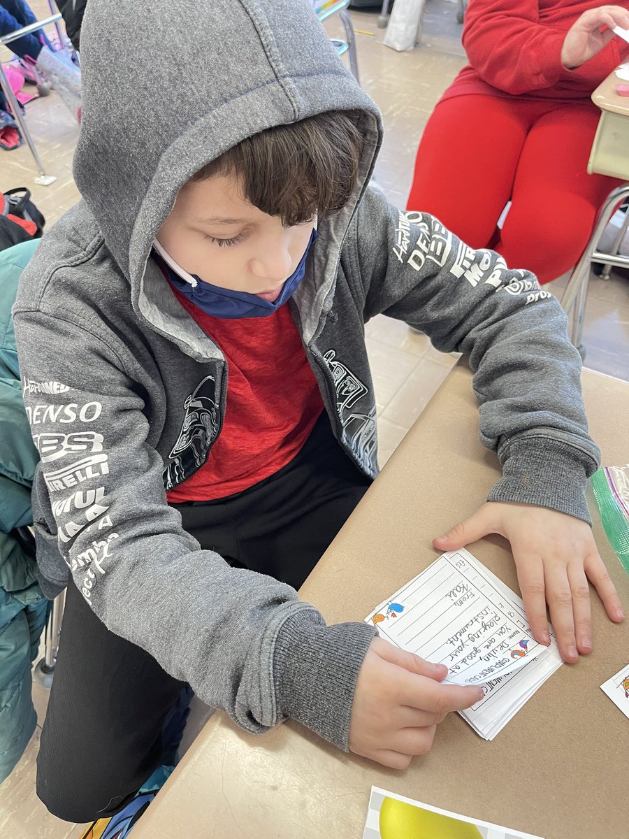 ejrussell2's tweet photo. Kindness week compliment cards in 5th grade! #EJRShiningStars https://t.co/KBBvBseLby