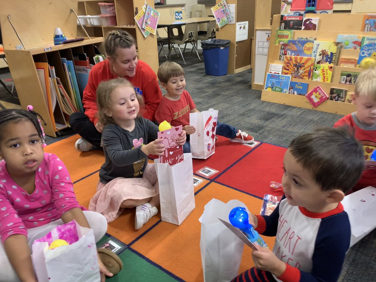 PhillipsECSE's tweet photo. Valentine’s Day fun with friends ❤️💗❤️💗 @Hamilton_Lions #hamiltonpride https://t.co/kV2vomkpUL
