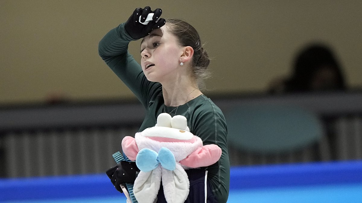 Валиеву допустят. Камила валиева лицо крупным планом. Камила валиева пекин 2022. Камила валиева ножки стопы. Валиеву допустят.