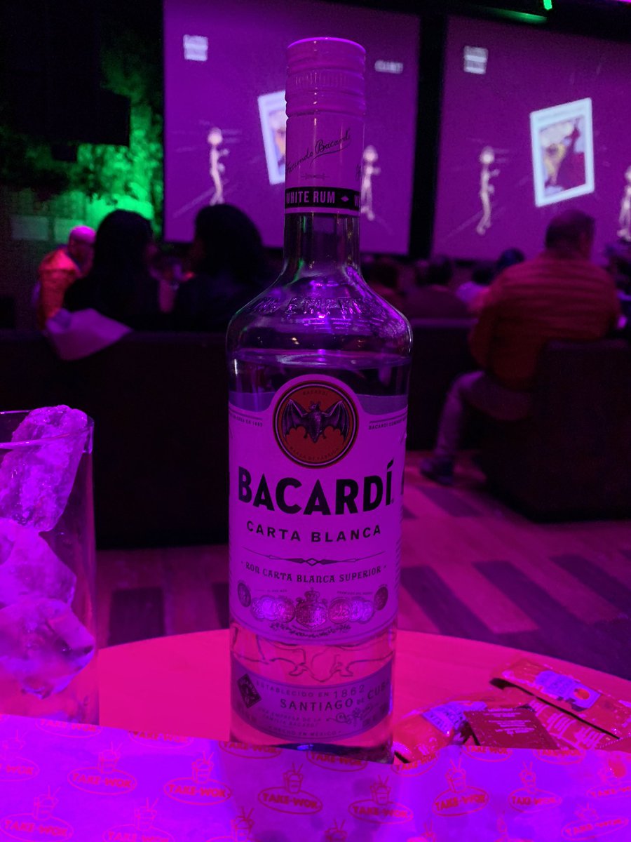 Vine a beber con el amor de mi vida 
El #Bacardi