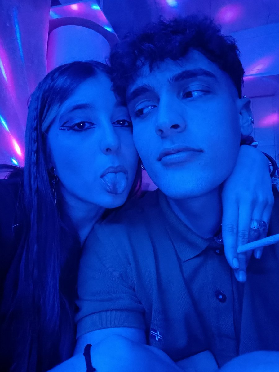 PIMG_14's tweet photo. posiblemente tenga a la tia mas guapa k hay , no tengo pruebas xro tsmpoco dudas 👍🏼 https://t.co/7phbtBRiGU
