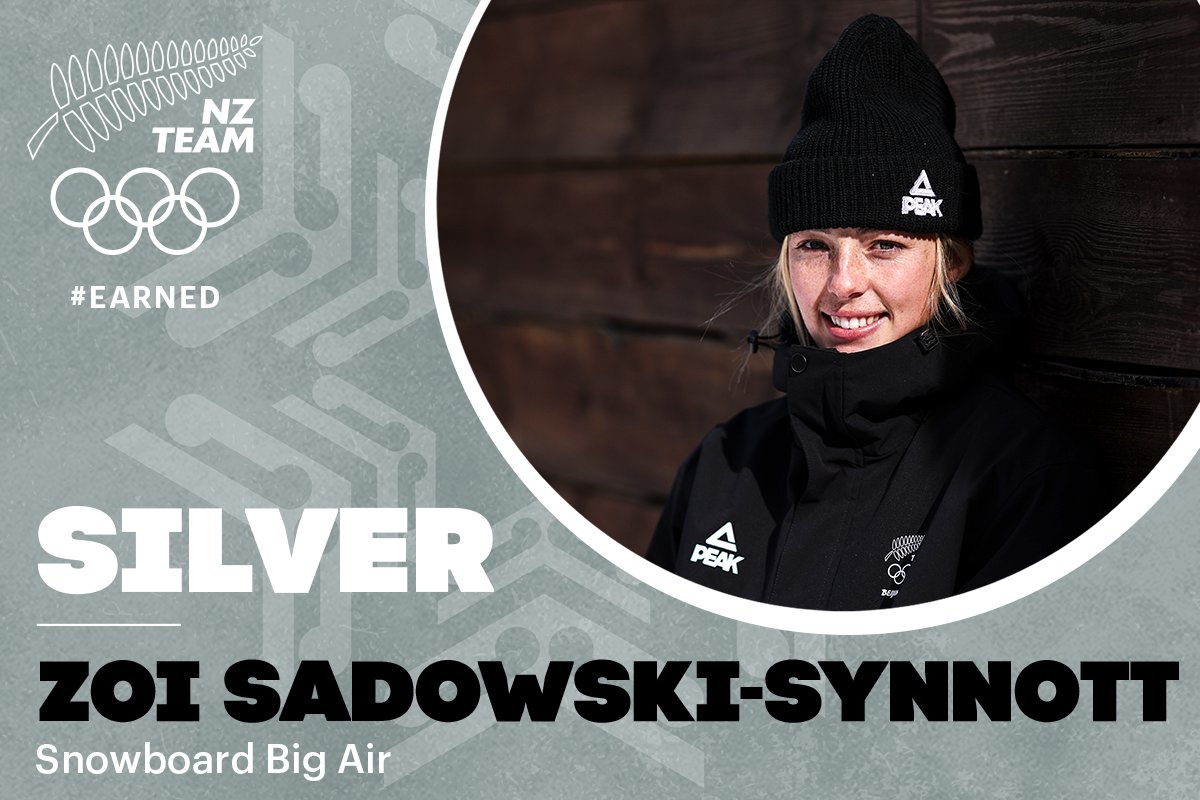 TheNZTeam's tweet photo. 🥈SILVER 🥈Sadowski-Synnott now has the medal trifecta after winning silver in the Women’s Snowboard Big Air! 

Zoi, you are a legend, we are so proud 🖤🌿 

#EarnTheFern #KoTātauTeKapaOAotearoa https://t.co/0ZA4z1B7AF
