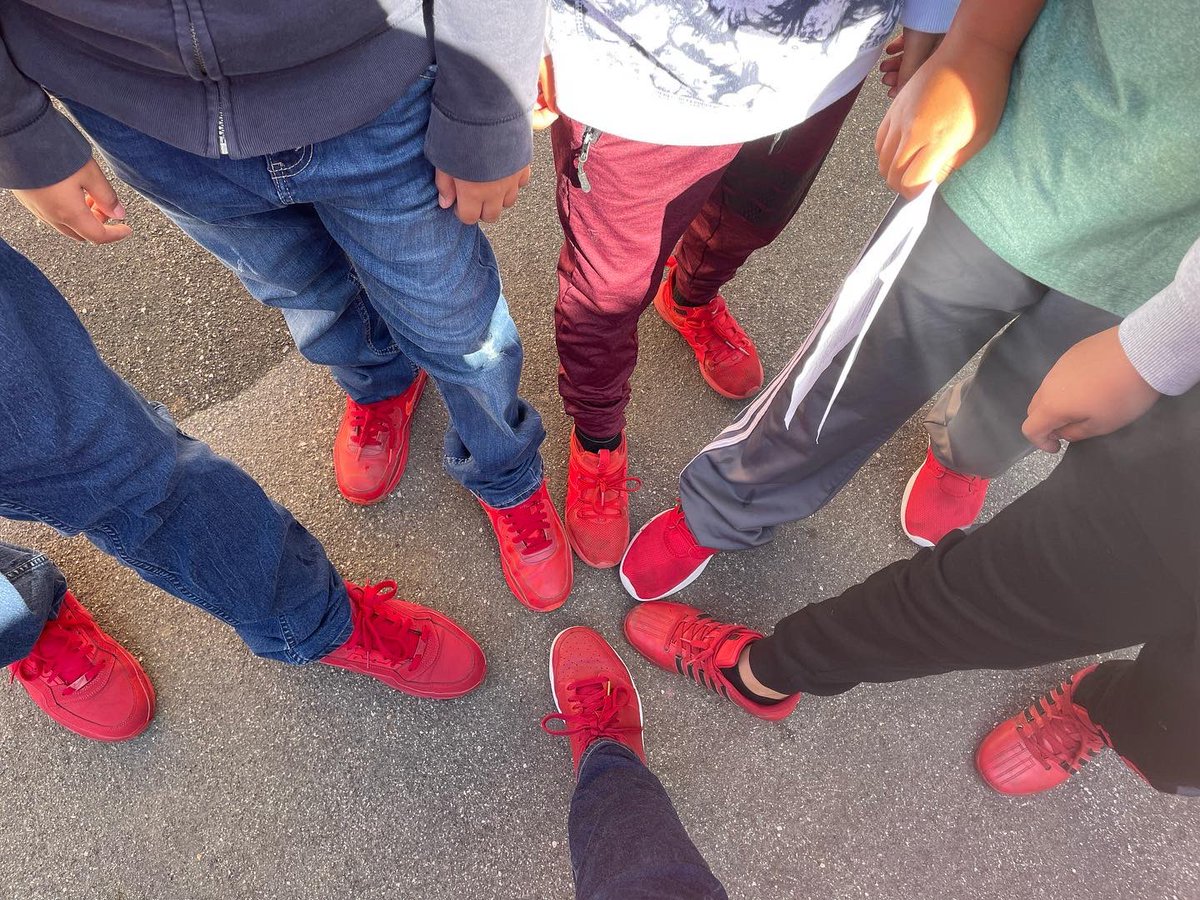 McKinleyBears's tweet photo. On Valentine’s Day we wear red! #somososos https://t.co/sSnZUptuPM