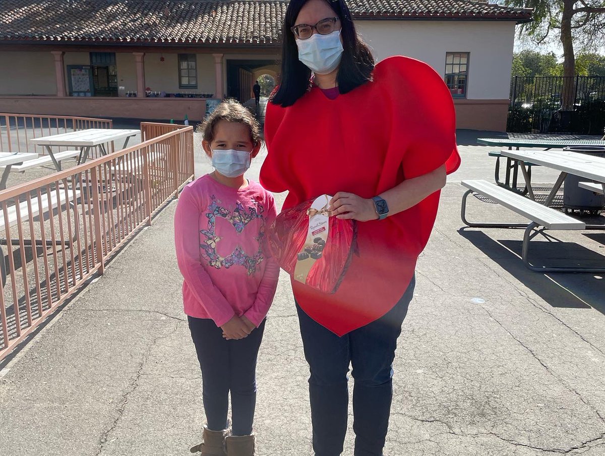 McKinleyBears's tweet photo. On Valentine’s Day we wear red! #somososos https://t.co/sSnZUptuPM