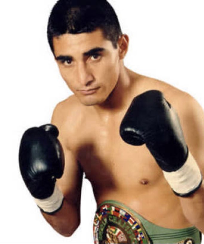 LeonardoTeja's tweet photo. Hoy en #parecidosliterarios pertinentes: Kafka y el Terrible Morales https://t.co/fY7WUKVVZ7