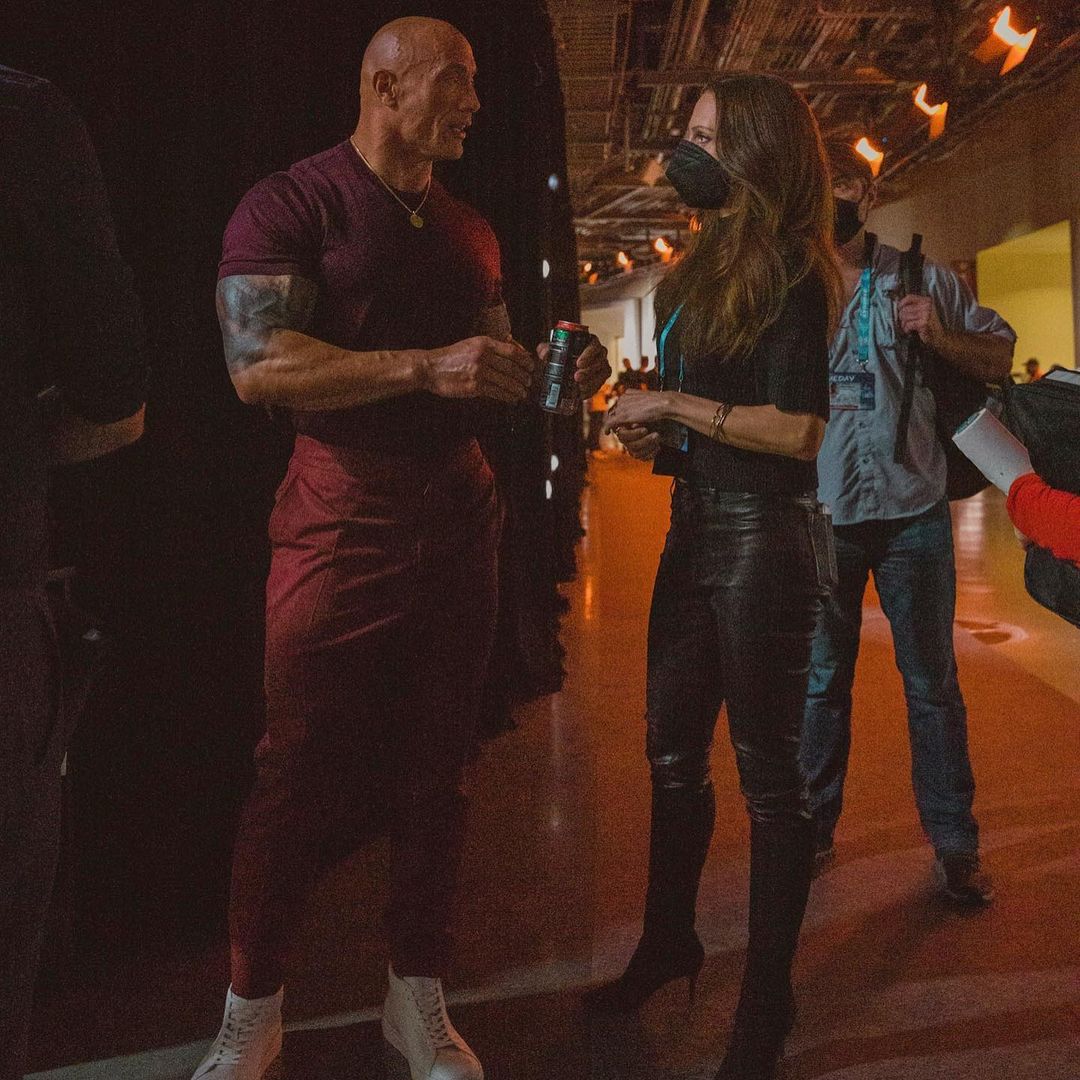 IG Update - Mais algas fotos de ontem na estreia do #SuperBowl"