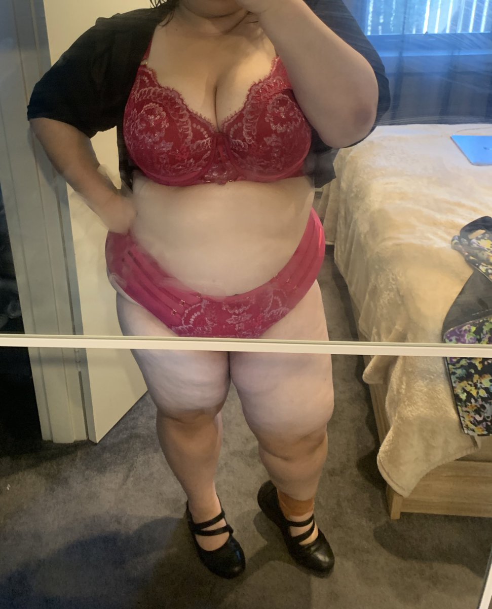 İyiki doğmuşum sevgililerim..artık yaş 43,mutlu yıllar dilerim kendime..🍷 ...