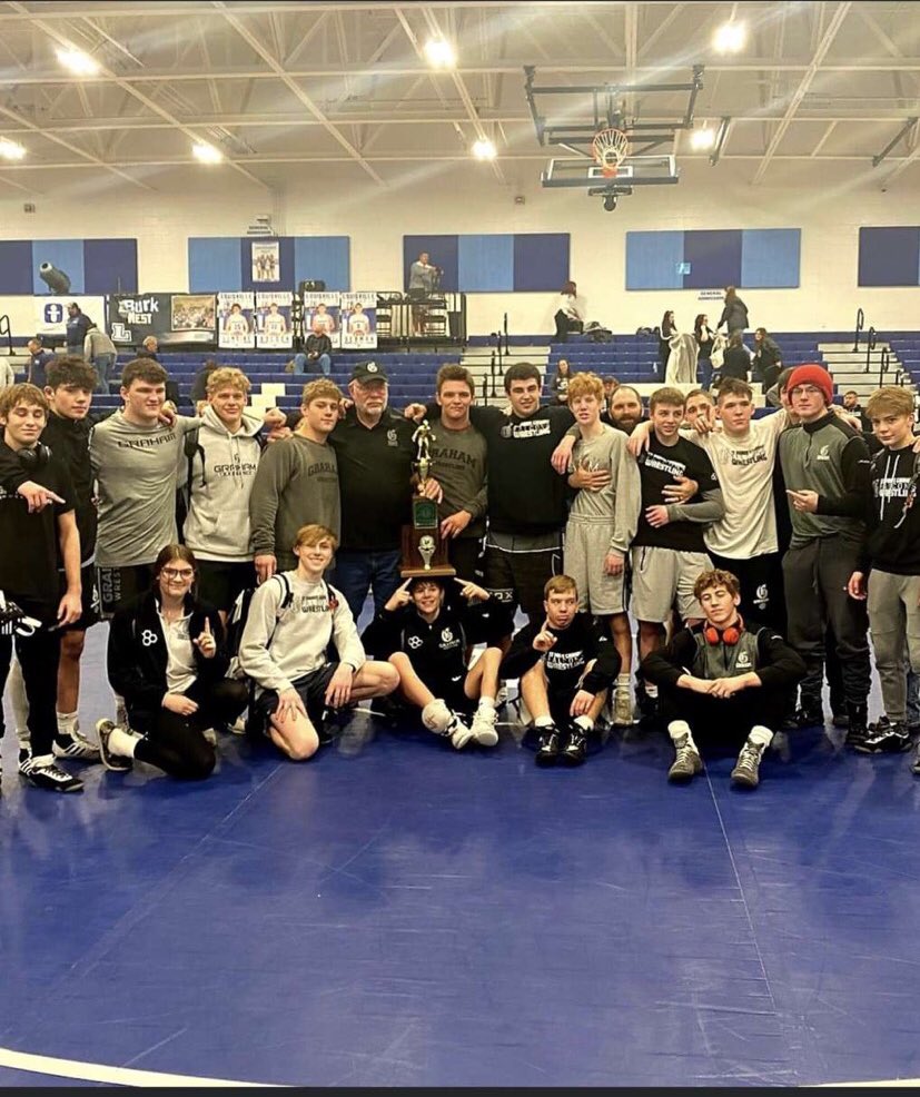 ghs_nest's tweet photo. @SPGwrestling doing what they do bestβ¦.WINβ¦β¦a lot. A CBC title and a STATE TITLE in the same weekend, both in convincing fashion. Looking forward to March when they will set out to compete for individual state titles. #hardwork #grahampinwin https://t.co/bZcfit1QcR