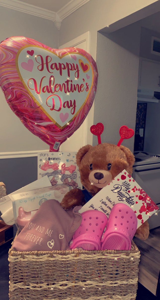 carinnaardz's tweet photo. She loved her gifts from mommy and daddy 🤍 https://t.co/N1qeZTYBjX