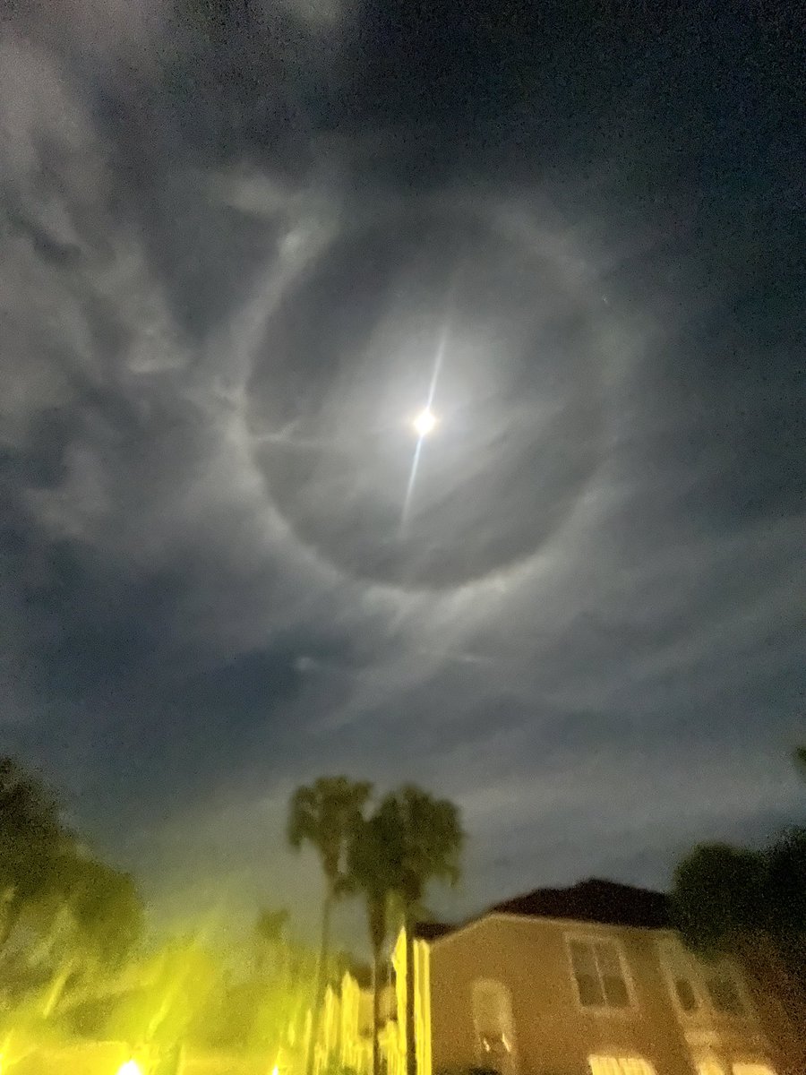 dangerous_dan22's tweet photo. @MattDevittWINK 22° halo in North Naples, FL. https://t.co/KQKD3ZH9dY