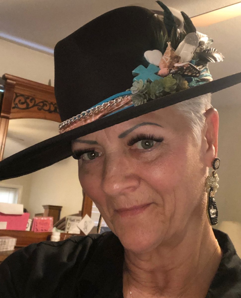 Flash_and_Trash's tweet photo. Hats are like a halo of happiness.

https://t.co/LBrgMpKlwY https://t.co/7LnpadXblu