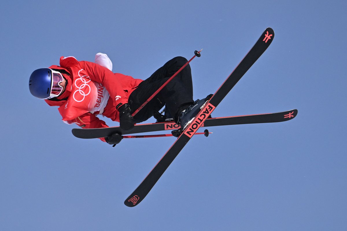 shanghaidaily's tweet photo. #Justin China's #GuAiling won the silver medal in women's freeski slopestyle final at #Beijing2022 after claming the big air title last Tuesday. Switzerland's #MathildeGremaud won the gold medal. Congrats! https://t.co/fZ4zHcZmmx