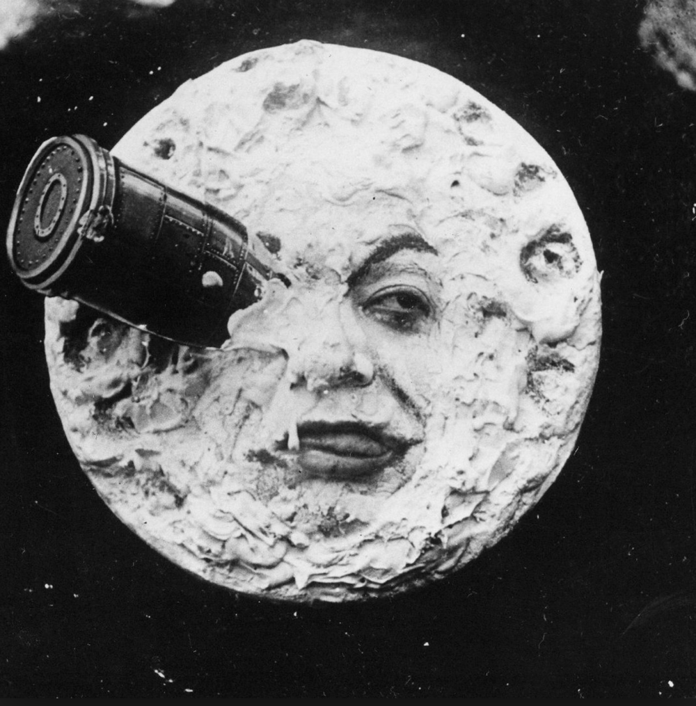 RileyFe02190840's tweet photo. A Trip to the Moon was made in only three months, and it cost 10-30k francs. It was one of the first animated film as well, because there is a small animated section at the end. Add that with all of the SFX of the time and the camera work, it's amazing! @CarpeTeachem #comm31 https://t.co/PZxJI1W05Q
