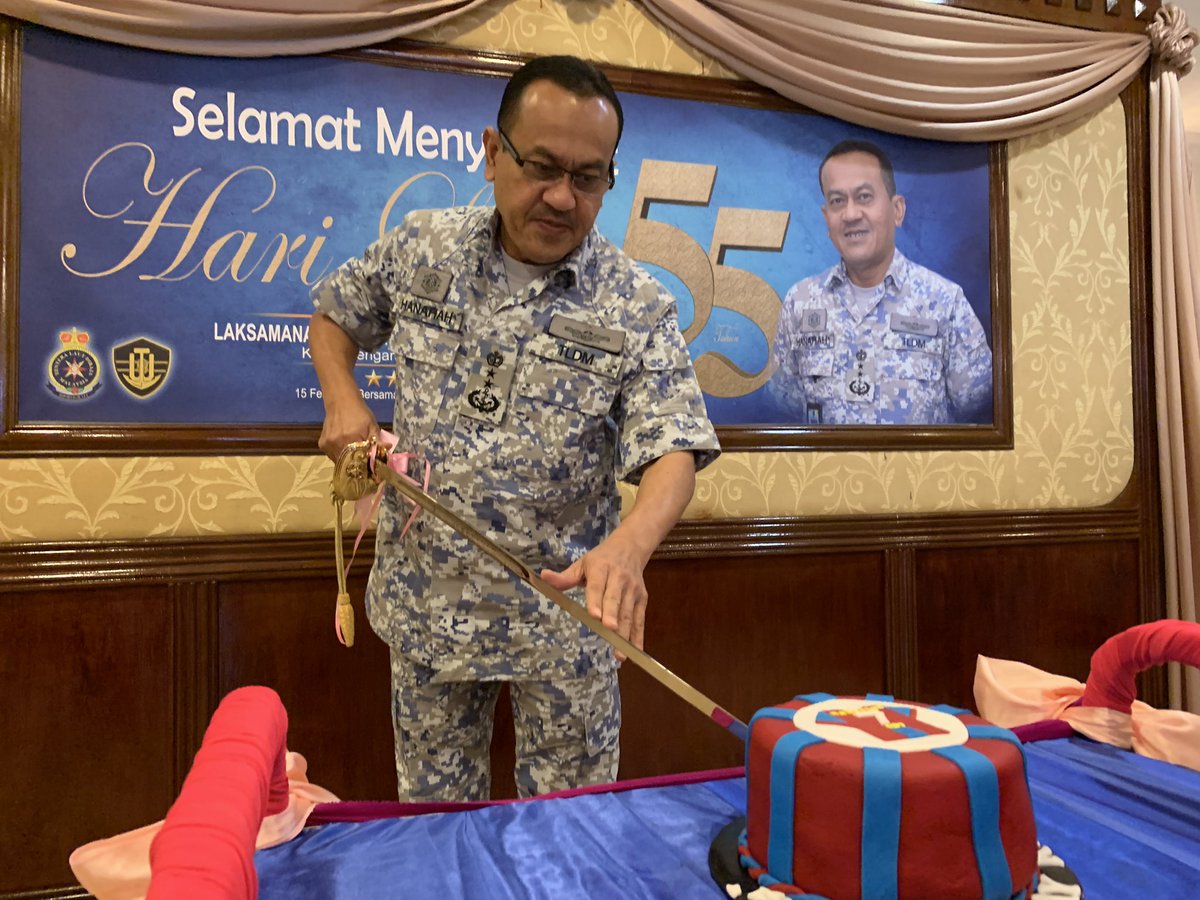 NatHydroCentre's tweet photo. Khas buat Ketua Pengarah Hidrografi kami..Laksamana Muda Dato’ Hanafiah Hassan.

Selamat Menyambut Hari Lahir ke 55. Semoga Allah SWT memberkati usia Dato’ dan mengurniakan kebahagiaan hidup di dunia dan di akhirat buat YBhg Dato’. 

#NavyWishes
#NavyUpdate
#NavyPeople
#KPH https://t.co/xXigyUgi3S
