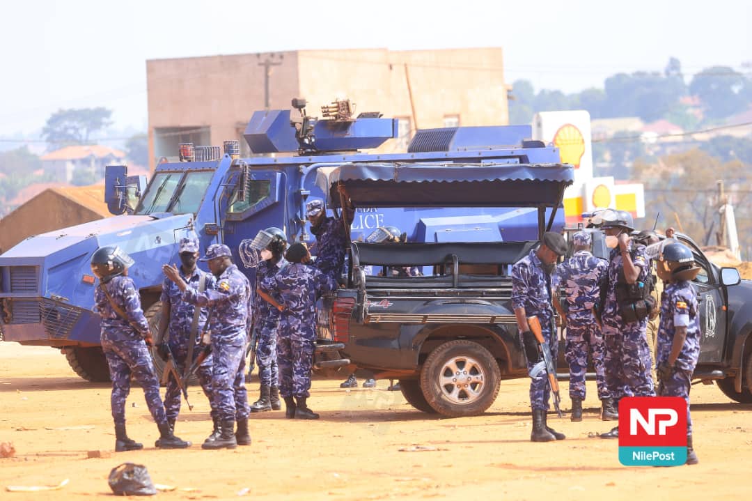 nbstv's tweet photo. Heavy police and army deployment at Kawempe Moslem Primary School playground ahead of the planned opposition legislators consultative meeting to discuss the arrest of area MP Muhammad Ssegirinya. 

📸: @francis_isano

#NBSUpdates https://t.co/7xuYjn6zGZ