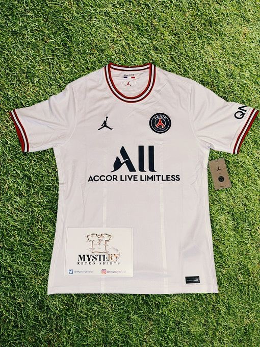 FTBLsection's tweet photo. If Kylian Mbappe starts tonight against Real Madrid we’ll giveaway a https://t.co/cy3P4x23uI box!🎁

Retweet &amp; follow us to enter.📲 https://t.co/wjNOB7pf4n