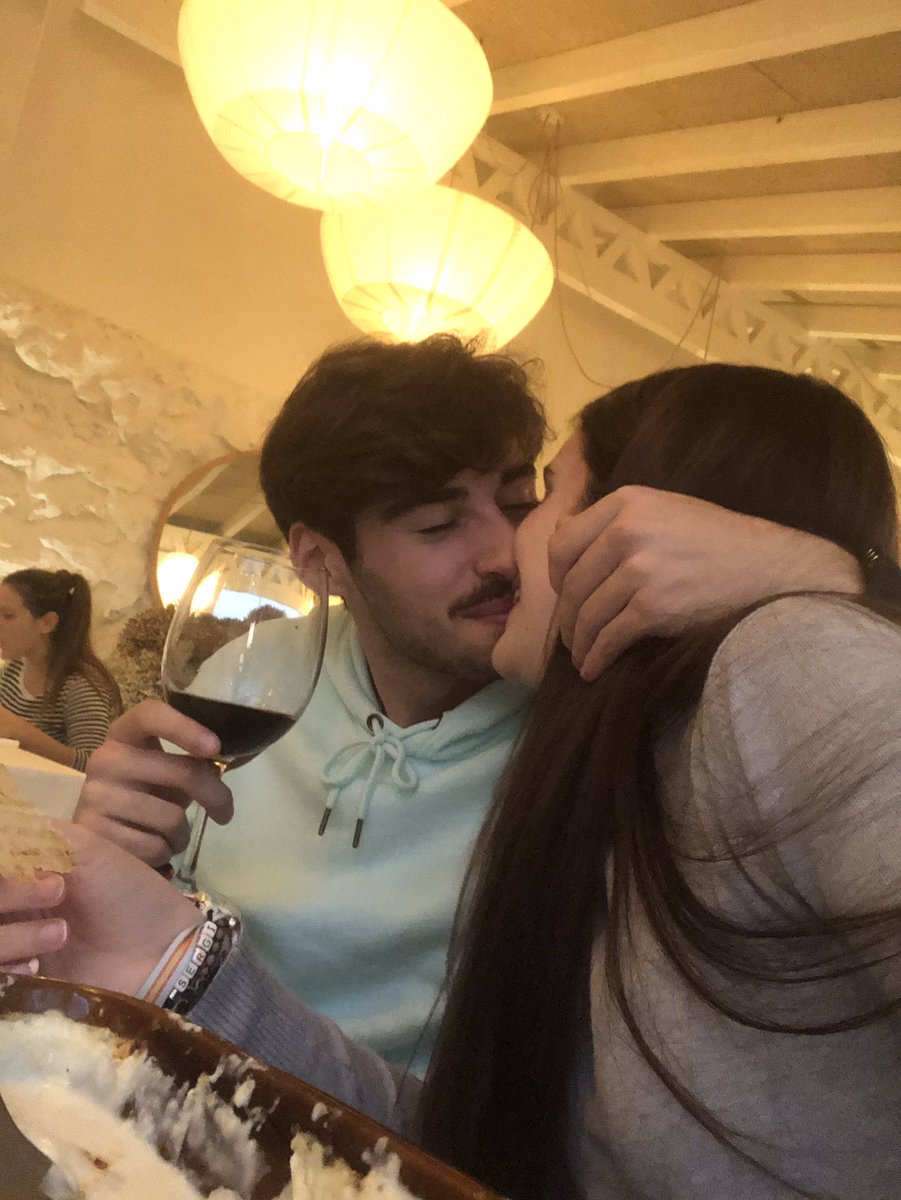 Tejeritus17's tweet photo. Es el cumple de mi niña y estoy 😍.
Felices 18, te amo. 🎂💘 https://t.co/O3y8rdFPMr