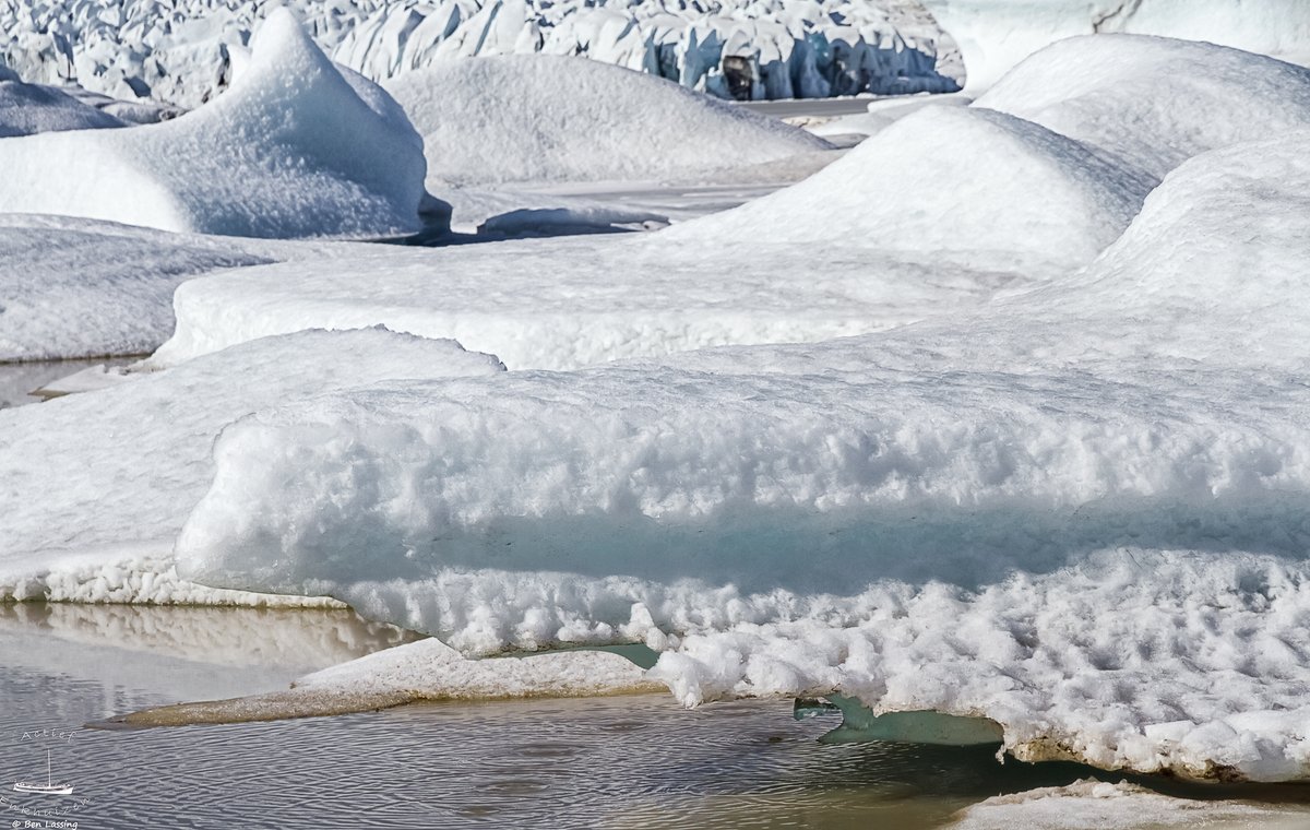 blas789's tweet photo. #Sneeuw en #ijs #vormen #structuren #reflecties bij de #Svínafellsjökull (Zwijnengletsjer) bij #Skaftafell in zuidelijk #IJsland.
Deze plaat is te koop!
Decoratie voor kantoor of woonkamer?
Herbewerkte serie; een foto per dag.
#Fotografie #Travel https://t.co/ly1AIHzoZw