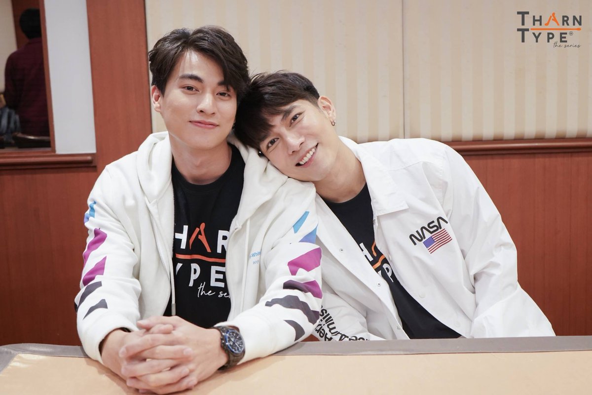 WaanjaiArchive's tweet photo. [THREAD] 190401 47th National Book Fair &amp; Bangkok International Book Fair 2019 x TTTS Casts x MewGulf ☀🌻

credit : owners
@msuppasit | #MewSuppasit | @gulfkanawut | #GulfKanawut | #MewGulf | #WAApril2019 https://t.co/tlm4R6cz9E