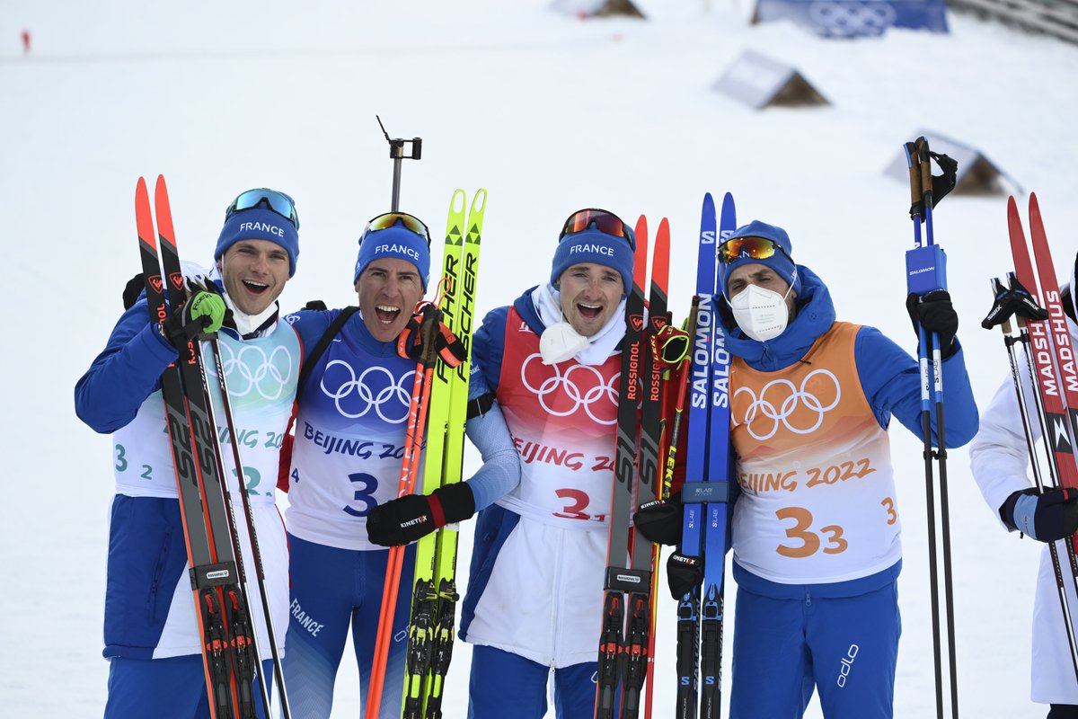 🥈 Vice-champions olympiques ! 6⃣e médaille pour le #Biathlon 🇫🇷 qui brille une nouvelle fois en ce jour de fête des lanternes 🏮✨ ! Bravo aux relayeurs <a href="/fabien_claude1/">Fabien Claude</a>, <a href="/EmilienJck/">Emilien Jacquelin</a>, <a href="/simondstx/">Simon Desthieux</a> et bien sûr à <a href="/quentinfillon/">Quentin Fillon Maillet</a>, reçu 5/5 sur ces Jeux 🥇🥈🥇🥈🥈 👏 ! #AllezLesBleus