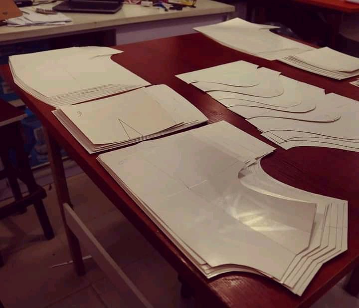 i_pattern_maker's tweet photo. Basic Pattern block available for grab at a discounted rate from size 6 - 24 this includes basic Bodice, skirt, sleeve and trouser.
#bodice #patterncutting #patterndrafting #learnhowtomakeyourownpattern#patternmadeeasy #Pantani #fuelscarcity #futo #alimosho #nigeria https://t.co/a0lD0D6CeA