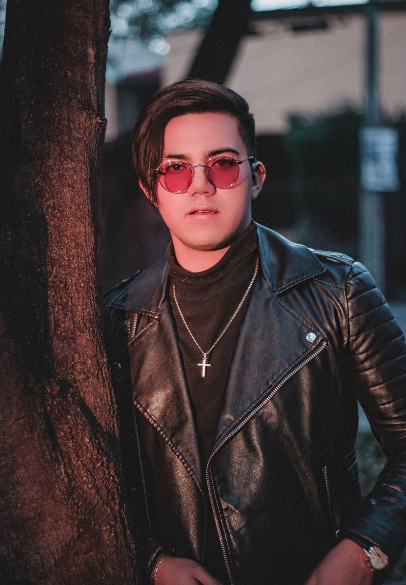 RevistaSolaz's tweet image. Isaac Mendez Productor Musical de la CDMX con más de 7 años de trayectoria en la industria musical. Desde pequeño mostró talento musical aprendiendo a tocar Guitarra, Piano y Batería. FB, Twitter, Instagram: @Isaacmendezmx Spotify: 2FRESH. Más info: synoptikentretenimiento.blogspot.com/2022/02/isaac-…
