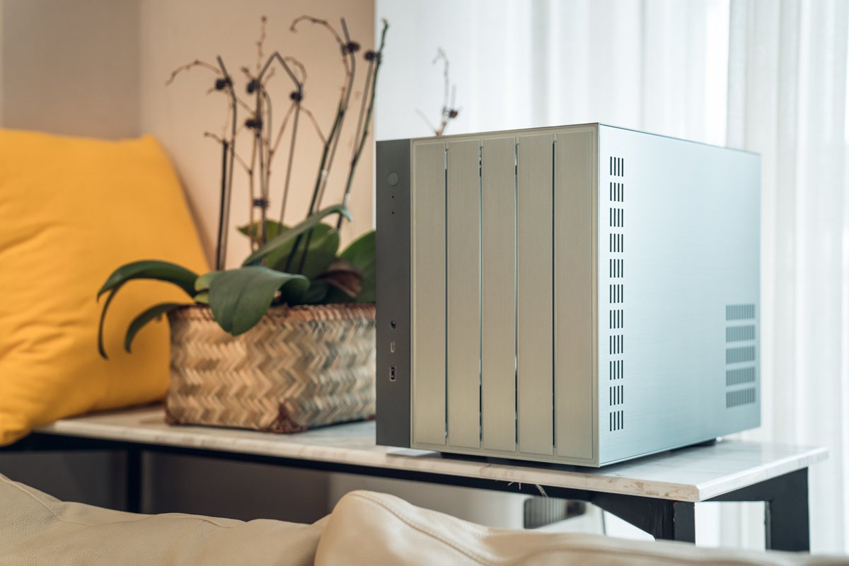abee_global's tweet photo. AS Enclosure W1 : Chiphell 7th PC Build Contest - 2nd Place in MATX Non-lighting Group ~  PC Build detail info: https://t.co/BBGXjxgna3
 (Contest Result: https://t.co/8aWCajAHhQ
)
#casemodding #diypc #pcbuild #pcbuilds #matx 😎👏 https://t.co/5OGyqDFQsZ