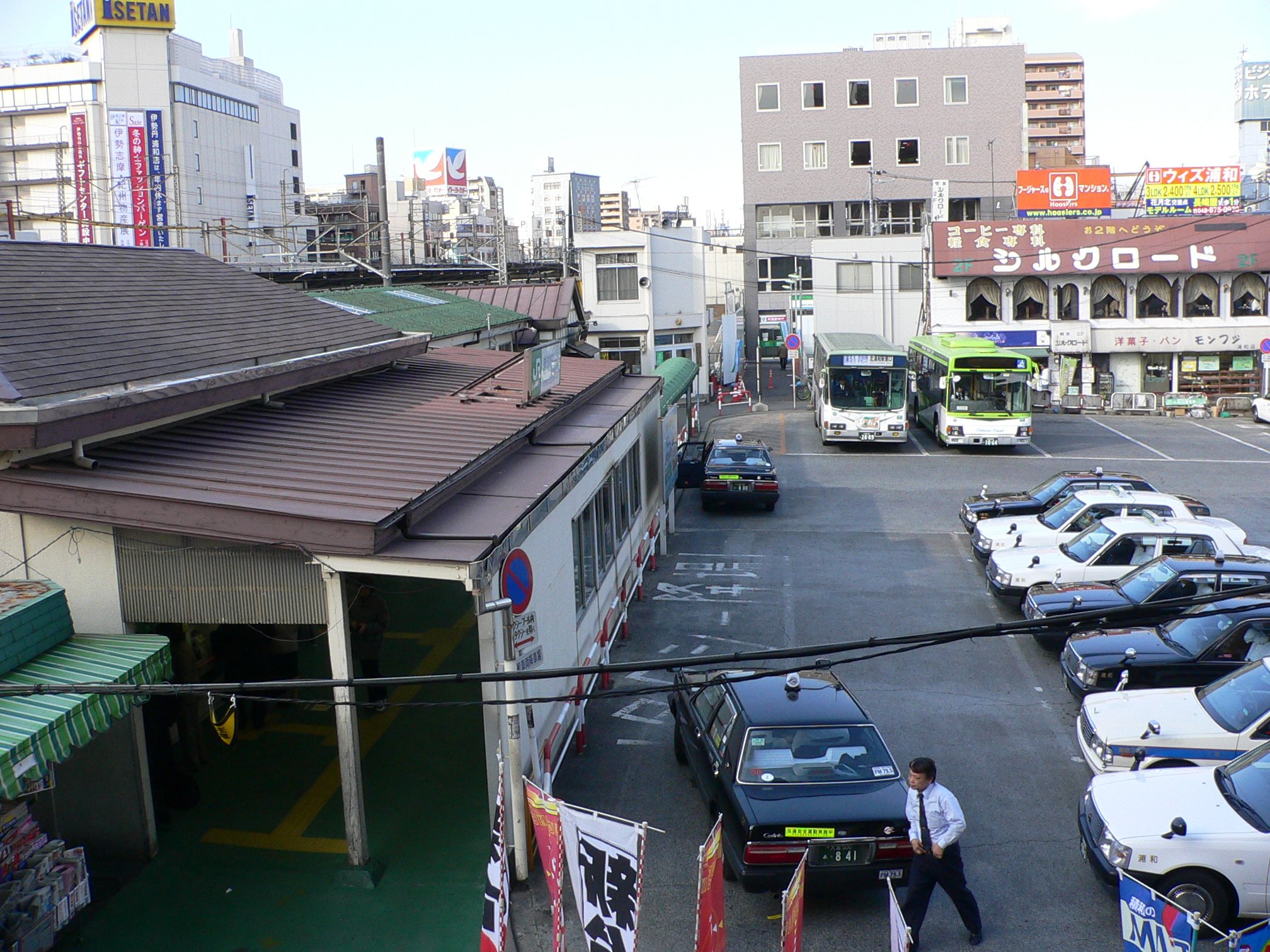 街歩きたいマン 昔の浦和駅東口が懐かしくて 涙ちょちょぎれる人はいいね をお願いします 県庁所在地の駅前なのにあまりにもショボ過ぎると よくネタにされるくらいのレベルだったけど 今は立派なロータリーとparcoができて 本当に綺麗になったな