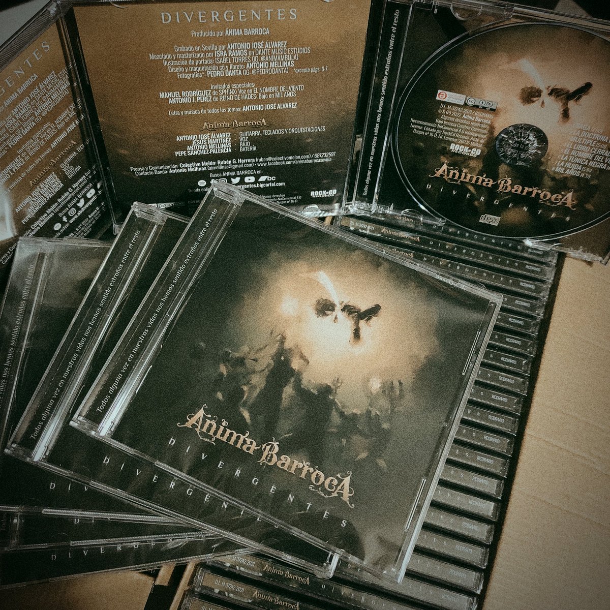 💿💿💿 ¡Ya están aquí! 💿💿💿
Por fin han llegado las copias de Divergentes.
Recordad que podéis pedir la vuestra en abdivergentes.bigcartel.com o contactando con nosotros 😉

Por cierto... Hemos agotado las copias de INRI! Sois los mejores 🔥🔥🔥