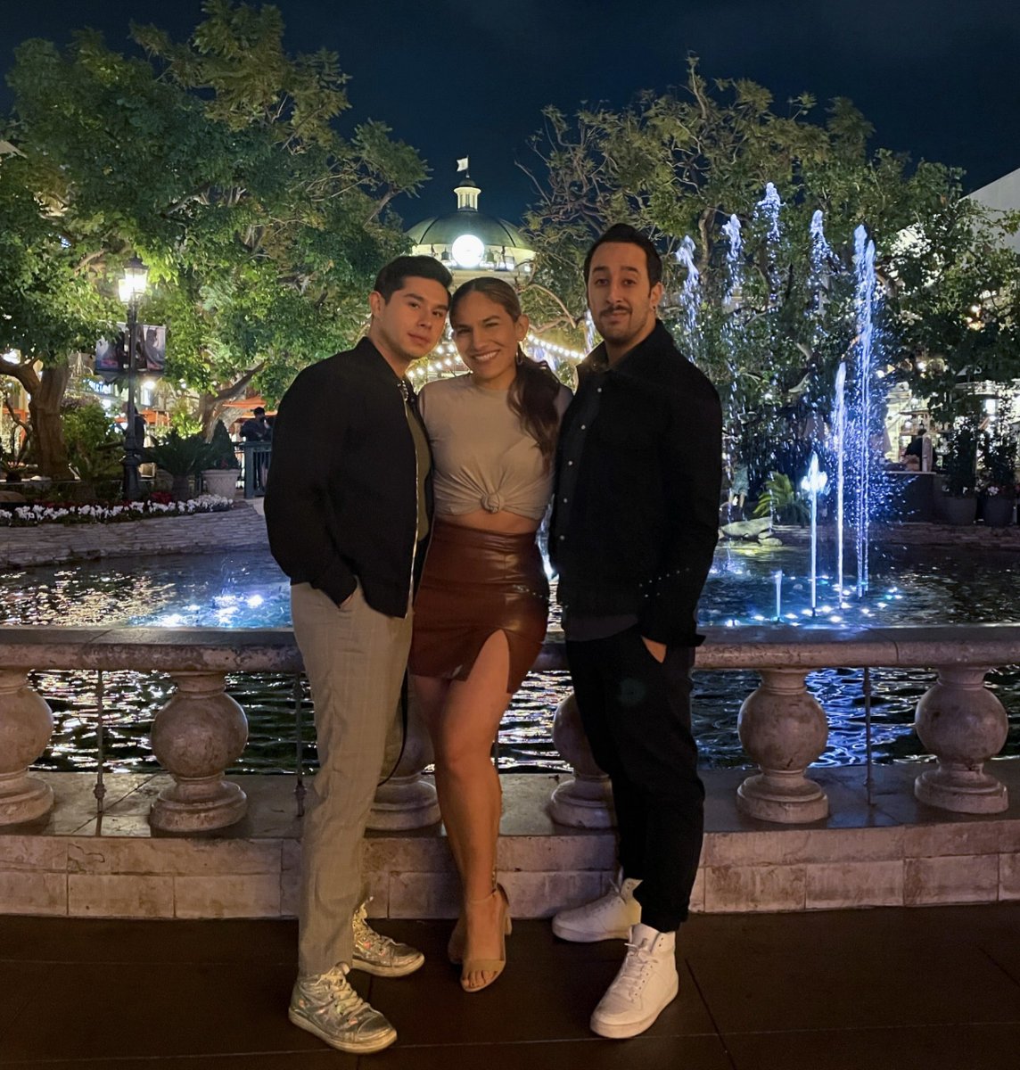 RocioGeraldine_'s tweet photo. Happy #GALentinesDay with these two https://t.co/n0cLajMA4e
