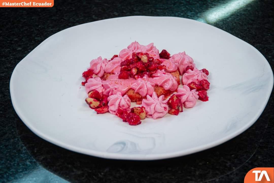 hua_1227's tweet photo. Solo de este capítulo les dejo comparar los platos de Daniela y Klever , disumilen por lo menos cuanto más la van a proteger primero le robaron a David y ahora a Klever.#MasterChefEcuador https://t.co/PU0G5PG4aH