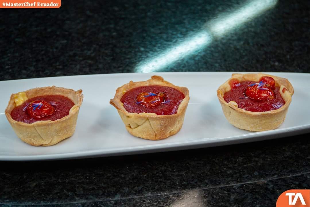 hua_1227's tweet photo. Solo de este capítulo les dejo comparar los platos de Daniela y Klever , disumilen por lo menos cuanto más la van a proteger primero le robaron a David y ahora a Klever.#MasterChefEcuador https://t.co/PU0G5PG4aH